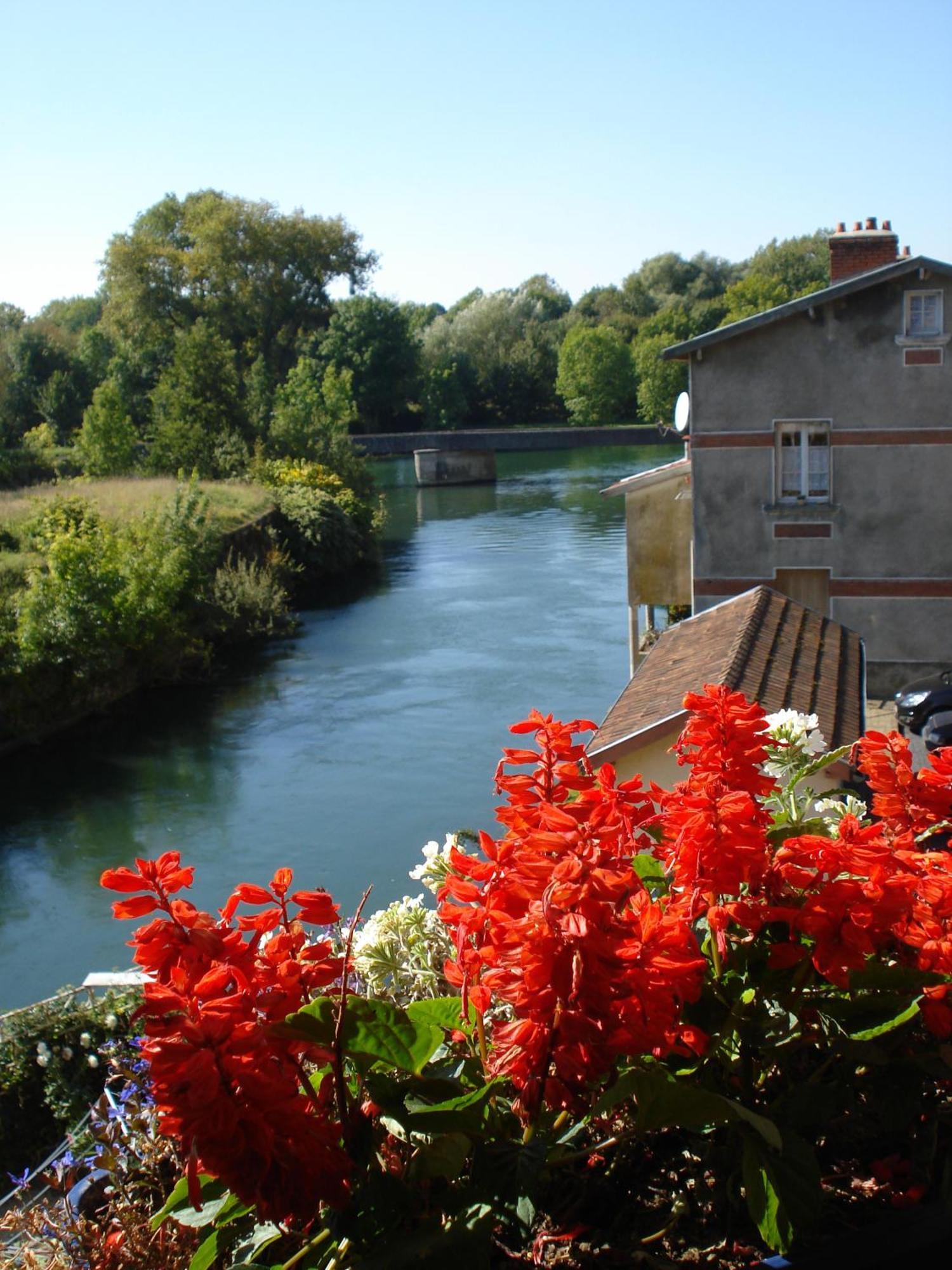 Chambres D'Hotes Notre Paradis Dun-sur-Meuse Eksteriør billede